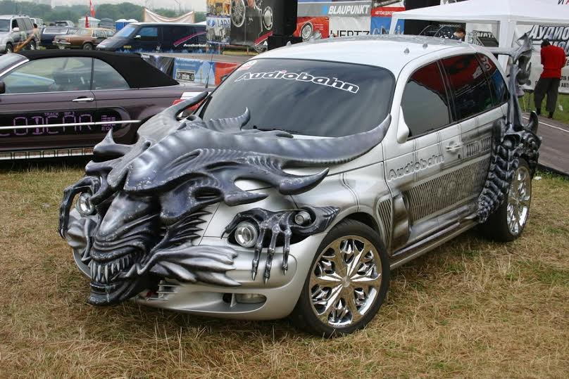 Alien VS Chrysler PT Cruiser