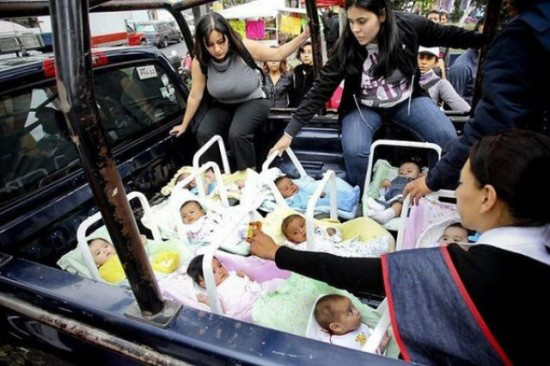 Worst-Parents-Babys-in-Truck-Bed